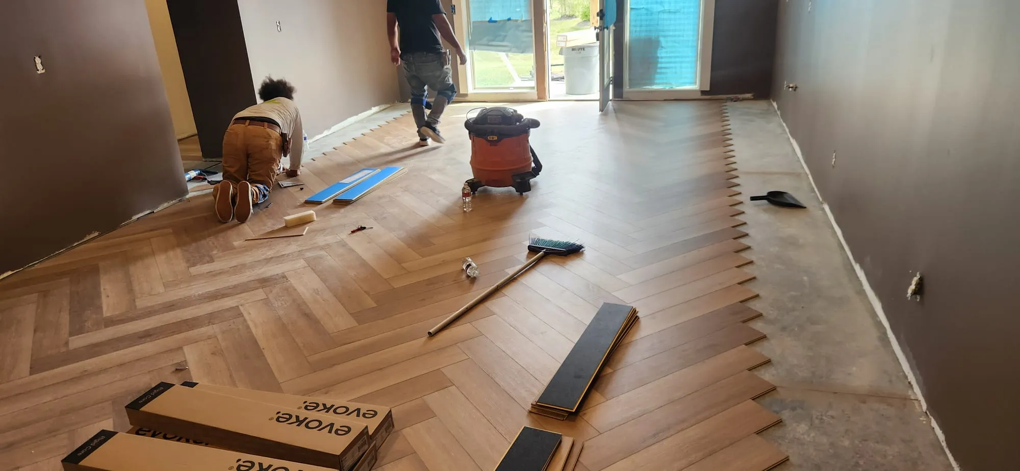 Laminate and engineered wood flooring installation